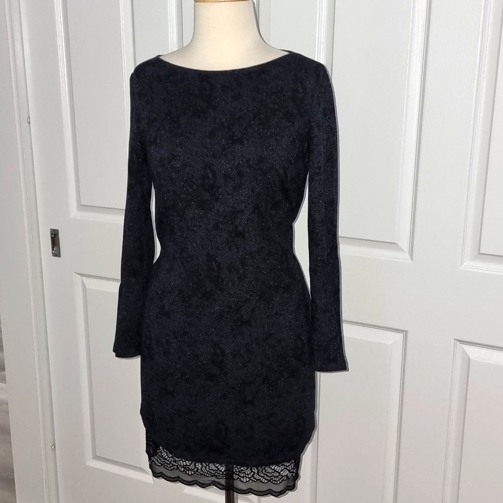 Blue shimmering dress with lace details - Picture 2 of 5